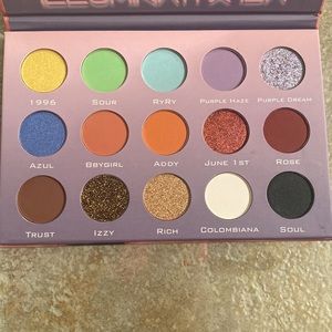 Illuminatix Isa Eyeshadow Palette
